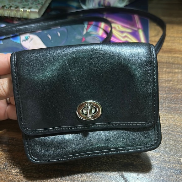 Elegant Black Leather Crossbody Bag COACH - Picture 1 of 7